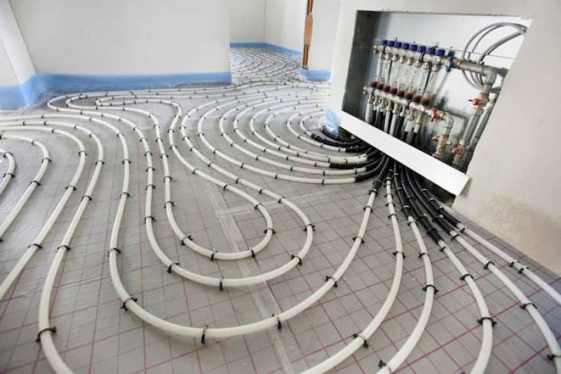 Installation d'un système de plancher rafraîchissant